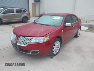 2010 Lincoln MKZ z VIN 3LNHL2GC2AR627799, wystawiony jako IAAI lot #42380024 z przebiegiem Nie podano mil oraz . Historia ofert i sprzedaży dostępna na DreamBid. Obrazek 2.