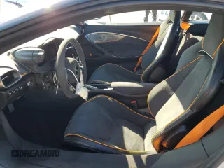 2023 McLaren Artura z VIN SBM16AEA4PW001953, wystawiony jako Copart lot #80270564 z przebiegiem 5956 mil mil oraz Nie do naprawy. Historia ofert i sprzedaży dostępna na DreamBid. Obrazek 7.