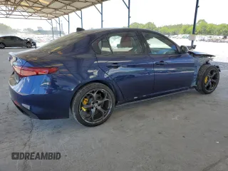 2020 Alfa Romeo Giulia Ti Sport z VIN ZARFANBN7L7632914, wystawiony jako Copart lot #55761355 z przebiegiem 26 635 mil mil oraz Szkoda całkowita • Salvage title. Historia ofert i sprzedaży dostępna na DreamBid. Obrazek 3.