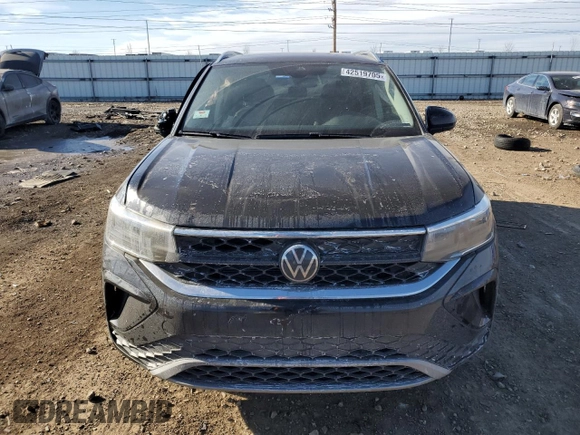2024 Volkswagen Taos SE z VIN 3VVVX7B2XRM050831, wystawiony jako Copart lot #42519705 z przebiegiem 9 271 mil mil oraz Szkoda całkowita • Salvage title. Historia ofert i sprzedaży dostępna na DreamBid. Obrazek 5.