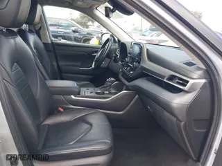2020 Toyota Highlander XLE with VIN 5TDGZRAH5LS502260, listed as a IAAI auction lot 41743209 with 105,108 mi miles. Bid and sale history available at carsss.com. Image 5.