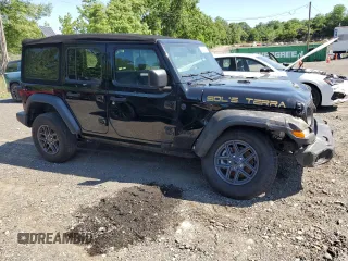 2024 Jeep Wrangler Sport S z VIN 1C4PJXDGXRW334039, wystawiony jako Copart lot #62534415 z przebiegiem 13 528 mil mil oraz Szkoda całkowita • Salvage title. Historia ofert i sprzedaży dostępna na DreamBid. Obrazek 4.