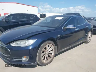 2013 Tesla Model S Performance с VIN 5YJSA1CP7DFP25848, выставлен на аукционе IAAI как лот 42511007 с пробегом 144 321 миль миль и . История ставок и продаж доступна на DreamBid. Изображение 19.