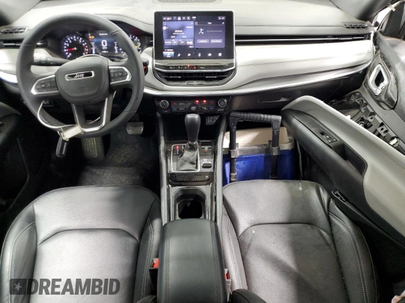 2025 Jeep Compass Limited z VIN 3C4NJDCNXST522819, wystawiony jako Copart lot #63594025 z przebiegiem 17 856 mil mil oraz Czysty tytuł • Clean title. Historia ofert i sprzedaży dostępna na DreamBid. Obrazek 8.