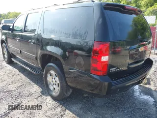 2011 Chevrolet Suburban LT z VIN 1GNSKJE34BR400810, wystawiony jako IAAI lot #42379234 z przebiegiem 273 228 mil mil oraz . Historia ofert i sprzedaży dostępna na DreamBid. Obrazek 3.