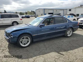 1998 BMW 7 Series z VIN WBAGF832XWDL56074, wystawiony jako Copart lot #50797885 z przebiegiem 218 080 mil mil oraz Szkoda całkowita • Salvage title. Historia ofert i sprzedaży dostępna na DreamBid. Obrazek 1.