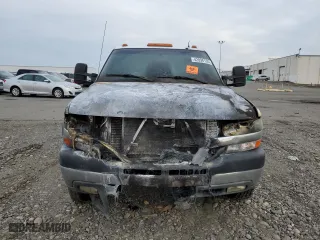 2001 Chevrolet Silverado 3500 LT with VIN 1GCJK331X1F171082, listed as a Copart auction lot 42096135 with 0 mi miles and Salvage Title. Bid and sale history available at carsss.com. Image 5.