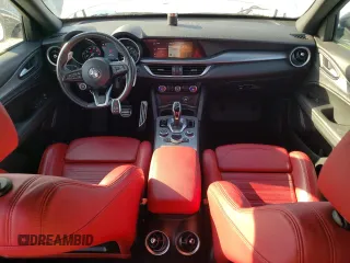 2022 Alfa Romeo Stelvio Veloce z VIN ZASPAKBN5N7D47295, wystawiony jako Copart lot #71765894 z przebiegiem 19 364 mil mil oraz Szkoda całkowita • Salvage title. Historia ofert i sprzedaży dostępna na DreamBid. Obrazek 8.