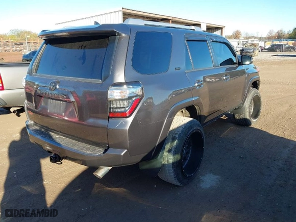 2015 Toyota 4Runner Limited with VIN JTEBU5JRXF5204738, listed as a IAAI auction lot 40918022 with 228,213 mi miles. Bid and sale history available at carsss.com. Image 4.