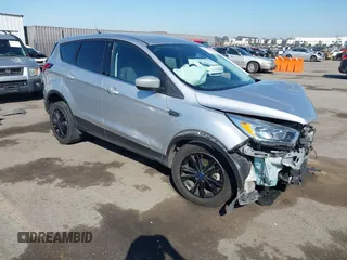 2019 Ford Escape SE z VIN 1FMCU0GD3KUC04793, wystawiony jako IAAI lot #41666588 z przebiegiem 74 080 mil mil oraz . Historia ofert i sprzedaży dostępna na DreamBid. Obrazek 1.