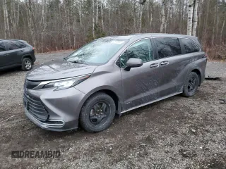 2021 Toyota Sienna XLE with VIN 5TDGSKFC9MS020952, listed as a Copart auction lot 82674544 with 71,333 mi miles and Salvage Title. Bid and sale history available at carsss.com. Image 1.