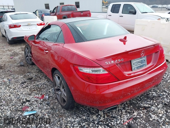 2013 Mercedes-Benz SLK 250 с VIN WDDPK4HAXDF064844, выставлен на аукционе IAAI как лот 41238237 с пробегом 61 180 миль миль и . История ставок и продаж доступна на DreamBid. Изображение 3.