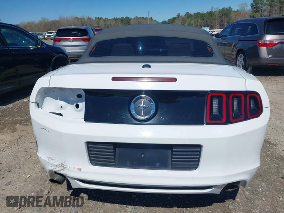 2014 Ford Mustang V6 z VIN 1ZVBP8EM5E5213273, wystawiony jako IAAI lot #41833081 z przebiegiem 123 857 mil mil oraz . Historia ofert i sprzedaży dostępna na DreamBid. Obrazek 17.