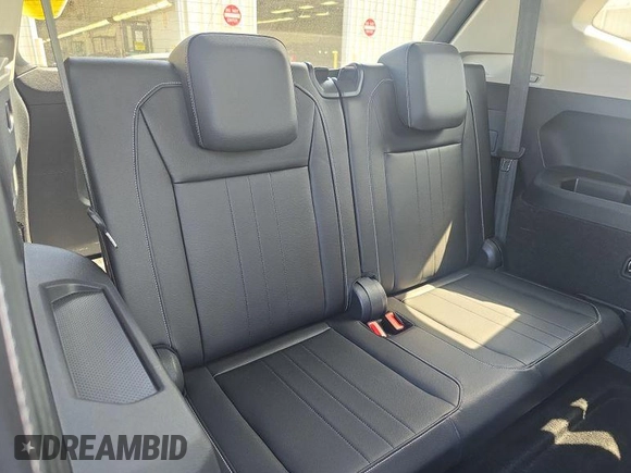 2024 Volkswagen Tiguan SE z VIN 3VV3B7AX3RM106966, wystawiony jako IAAI lot #42809081 z przebiegiem 32 302 mil mil oraz . Historia ofert i sprzedaży dostępna na DreamBid. Obrazek 1.