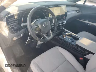 2024 Lexus RX 350h z VIN 2T2BBMCA3RC060822, wystawiony jako Copart lot #50063055 z przebiegiem 838 mil mil oraz Szkoda całkowita • Salvage title. Historia ofert i sprzedaży dostępna na DreamBid. Obrazek 8.