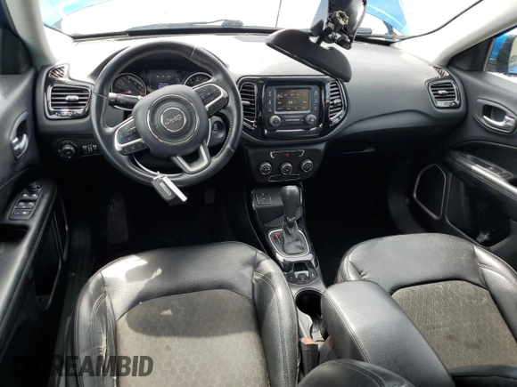 2018 Jeep Compass Latitude z VIN 3C4NJCBB6JT407859, wystawiony jako Copart lot #55506365 z przebiegiem 118 427 mil mil oraz Szkoda całkowita • Salvage title. Historia ofert i sprzedaży dostępna na DreamBid. Obrazek 8.