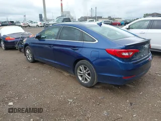 2015 Hyundai Sonata SE z VIN 5NPE24AF9FH043127, wystawiony jako IAAI lot #42372189 z przebiegiem 73 858 mil mil oraz . Historia ofert i sprzedaży dostępna na DreamBid. Obrazek 3.