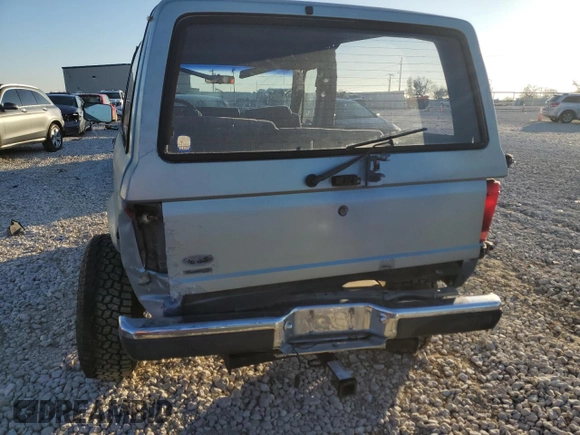 1987 Ford Bronco z VIN 1FMCU12T1HUA12785, wystawiony jako Copart lot #85747984 z przebiegiem Nie podano mil oraz Szkoda całkowita • Salvage title. Historia ofert i sprzedaży dostępna na DreamBid. Obrazek 6.