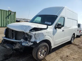 2020 Nissan NV Cargo SV z VIN 1N6BF0LY2LN811733, wystawiony jako Copart lot #52222715 z przebiegiem 121 556 mil mil oraz Nie do naprawy. Historia ofert i sprzedaży dostępna na DreamBid. Obrazek 1.