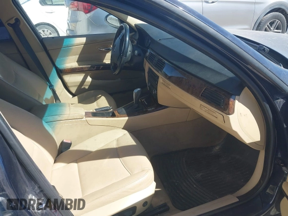 2007 BMW 3 Series 328i z VIN WBAVA33567KX83770, wystawiony jako IAAI lot #41526173 z przebiegiem 117 995 mil mil oraz . Historia ofert i sprzedaży dostępna na DreamBid. Obrazek 5.
