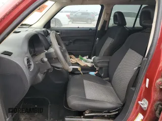 2009 Jeep Patriot Sport z VIN 1J4FT28A49D122175, wystawiony jako Copart lot #51518055 z przebiegiem 127 815 mil mil oraz Szkoda całkowita • Salvage title. Historia ofert i sprzedaży dostępna na DreamBid. Obrazek 7.
