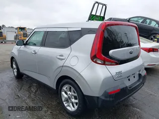 2021 Kia Soul S with VIN KNDJ23AU1M7763711, listed as a IAAI auction lot 41923709 with 34,512 mi miles and . Bid and sale history available at DreamBid. Image 3.