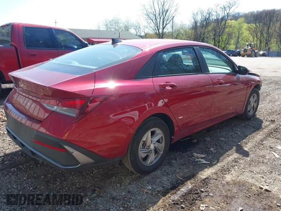 2025 Hyundai Elantra SE z VIN KMHLL4DG4SU856802, wystawiony jako IAAI lot #42102646 z przebiegiem 1 555 mil mil oraz . Historia ofert i sprzedaży dostępna na DreamBid. Obrazek 4.