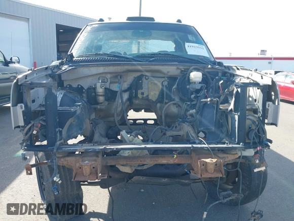 2005 Chevrolet Silverado 1500 Z71 z VIN 1GCEK19B35Z150360, wystawiony jako IAAI lot #41923111 z przebiegiem Nie podano mil oraz . Historia ofert i sprzedaży dostępna na DreamBid. Obrazek 12.