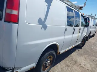2008 GMC Savana Cargo Van with VIN 1GTGG25C781186098, listed as a IAAI auction lot 41969369 with 176,012 mi miles. Bid and sale history available at carsss.com. Image 4.
