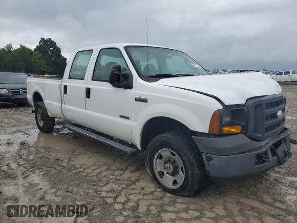 2006 Ford Super Duty F-250 XL with VIN 1FTSW21P36ED80574, listed as a Copart auction lot 72011684 with 254,440 mi miles and Salvage Title. Bid and sale history available at carsss.com. Image 4.
