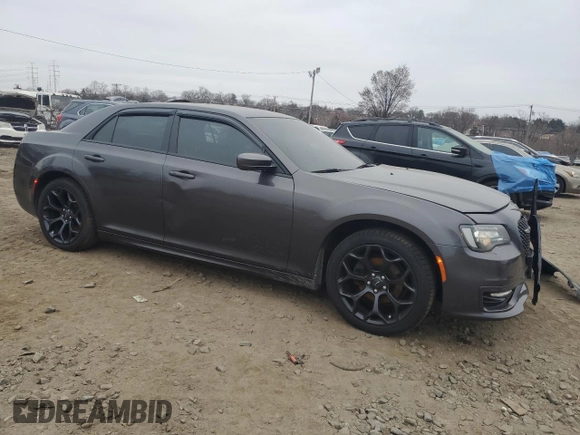 2019 Chrysler 300 S z VIN 2C3CCABG8KH594943, wystawiony jako Copart lot #49223225 z przebiegiem 60 893 mil mil oraz Szkody całkowita. Historia ofert i sprzedaży dostępna na DreamBid. Obrazek 4.