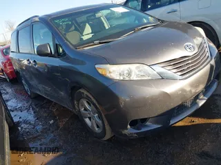 2015 Toyota Sienna LE AAS с VIN 5TDKK3DC0FS622323, выставлен на аукционе IAAI как лот 41669651 с пробегом 152 588 миль миль и . История ставок и продаж доступна на DreamBid. Изображение 1.