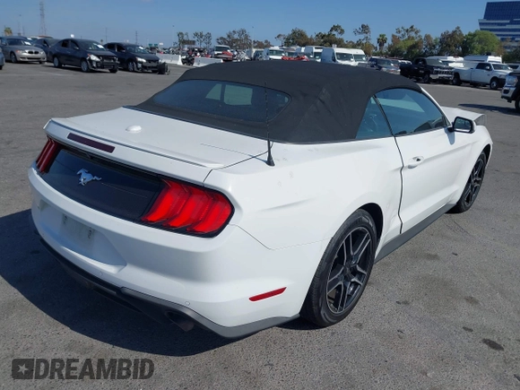 2018 Ford Mustang EcoBoost Premium z VIN 1FATP8UH8J5111364, wystawiony jako IAAI lot #42261261 z przebiegiem 102 703 mil mil oraz . Historia ofert i sprzedaży dostępna na DreamBid. Obrazek 4.