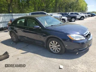 2012 Chrysler 200 Touring z VIN 1C3CCBBB3CN189625, wystawiony jako Copart lot #52030465 z przebiegiem 245 535 mil mil oraz Szkoda całkowita • Salvage title. Historia ofert i sprzedaży dostępna na DreamBid. Obrazek 4.