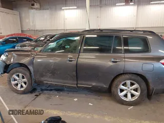 2009 Toyota Highlander z VIN JTEES41A692142879, wystawiony jako IAAI lot #41692725 z przebiegiem 189 933 mil mil oraz . Historia ofert i sprzedaży dostępna na DreamBid. Obrazek 14.