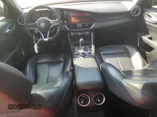 2019 Alfa Romeo Giulia z VIN ZARFAMANXK7622890, wystawiony jako Copart lot #46255435 z przebiegiem 86 630 mil mil oraz Szkody całkowita. Historia ofert i sprzedaży dostępna na DreamBid. Obrazek 8.