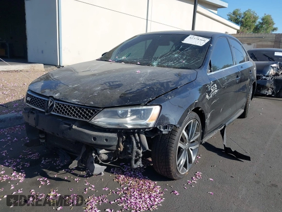 2013 Volkswagen Jetta GLI Autobahn z VIN 3VW4A7AJ9DM381412, wystawiony jako IAAI lot #42378360 z przebiegiem 125 910 mil mil oraz . Historia ofert i sprzedaży dostępna na DreamBid. Obrazek 2.