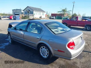2000 Nissan Maxima GXE z VIN JN1CA31D5YT501086, wystawiony jako IAAI lot #41982095 z przebiegiem 184 012 mil mil oraz . Historia ofert i sprzedaży dostępna na DreamBid. Obrazek 3.