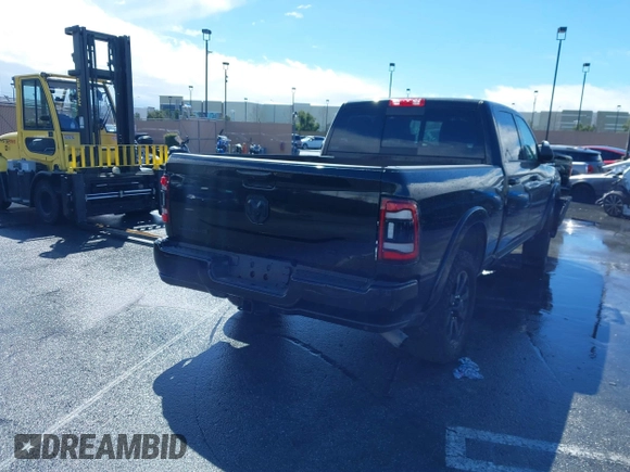 2022 Ram 2500 Laramie z VIN 3C6UR5FL2NG377414, wystawiony jako IAAI lot #41492443 z przebiegiem 100 477 mil mil oraz . Historia ofert i sprzedaży dostępna na DreamBid. Obrazek 4.
