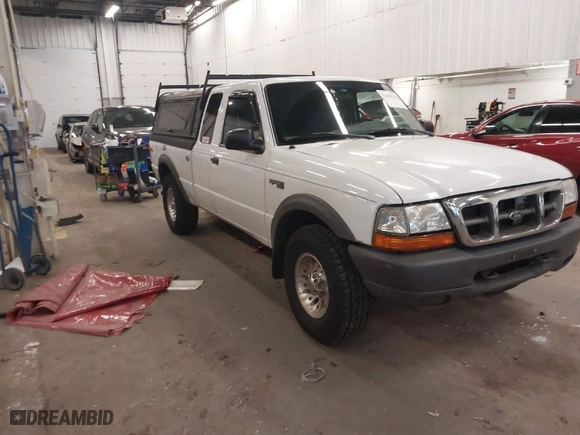 1999 Ford Ranger XLT with VIN 1FTZR15X0XPA27211, listed as a IAAI auction lot 41688344 with 207,370 mi miles. Bid and sale history available at carsss.com. Image 1.