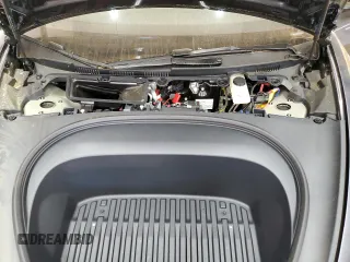 2025 Tesla Model 3 Long Range z VIN 5YJ3E1EA2SF930959, wystawiony jako Copart lot #54921345 z przebiegiem 168 mil mil oraz Szkoda całkowita • Salvage title. Historia ofert i sprzedaży dostępna na DreamBid. Obrazek 11.
