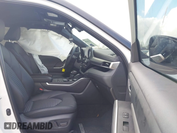 2024 Toyota Highlander LE z VIN 5TDKDRAH7RS534676, wystawiony jako IAAI lot #41516978 z przebiegiem 11 272 mil mil oraz . Historia ofert i sprzedaży dostępna na DreamBid. Obrazek 5.