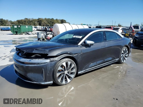 2023 Lucid Air Grand Touring z VIN 50EA1GBA1PA005532, wystawiony jako Copart lot #76828684 z przebiegiem Nie podano mil oraz Nie do naprawy. Historia ofert i sprzedaży dostępna na DreamBid. Obrazek 1.
