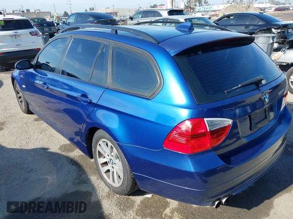 2007 BMW 3 Series 328i with VIN WBAVS13507FX15605, listed as a IAAI auction lot 42083722 with 177,850 mi miles. Bid and sale history available at carsss.com. Image 3.