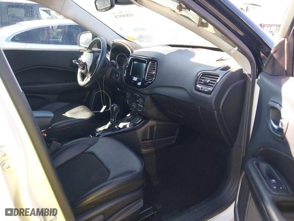 2020 Jeep Compass Latitude with VIN 3C4NJDBBXLT203932, listed as a IAAI auction lot 41830978 with 49,421 mi miles. Bid and sale history available at carsss.com. Image 5.