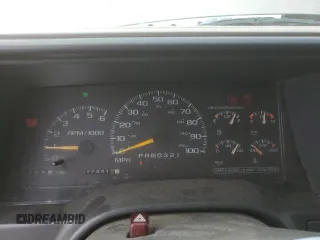 1999 Chevrolet Silverado 3500 z VIN 1GCHK33R4XF096473, wystawiony jako Copart lot #65189104 z przebiegiem 174 416 mil mil oraz Szkody całkowita. Historia ofert i sprzedaży dostępna na DreamBid. Obrazek 9.