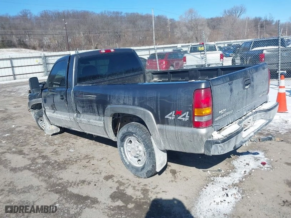 2000 Chevrolet Silverado 2500 with VIN 1GCGK24UXYE337355, listed as a IAAI auction lot 41631115 with NaN miles. Bid and sale history available at carsss.com. Image 3.