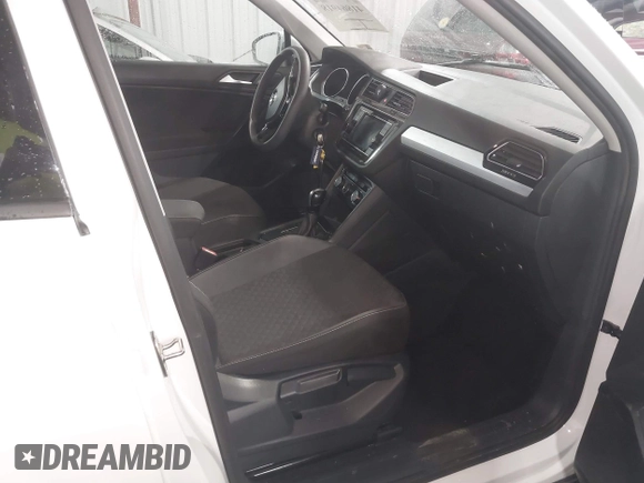 2021 Volkswagen Tiguan S z VIN 3VV1B7AX6MM081755, wystawiony jako IAAI lot #41864918 z przebiegiem 40 406 mil mil oraz . Historia ofert i sprzedaży dostępna na DreamBid. Obrazek 5.
