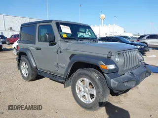 2020 Jeep Wrangler Willys z VIN 1C4GJXAG4LW164787, wystawiony jako IAAI lot #41719754 z przebiegiem 63 802 mil mil oraz . Historia ofert i sprzedaży dostępna na DreamBid. Obrazek 1.