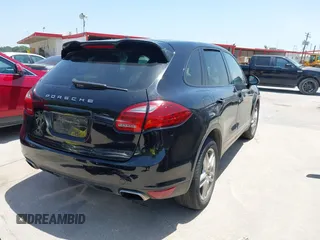 2012 Porsche Cayenne z VIN WP1AA2A26CLA06173, wystawiony jako IAAI lot #42262866 z przebiegiem 179 722 mil mil oraz . Historia ofert i sprzedaży dostępna na DreamBid. Obrazek 4.